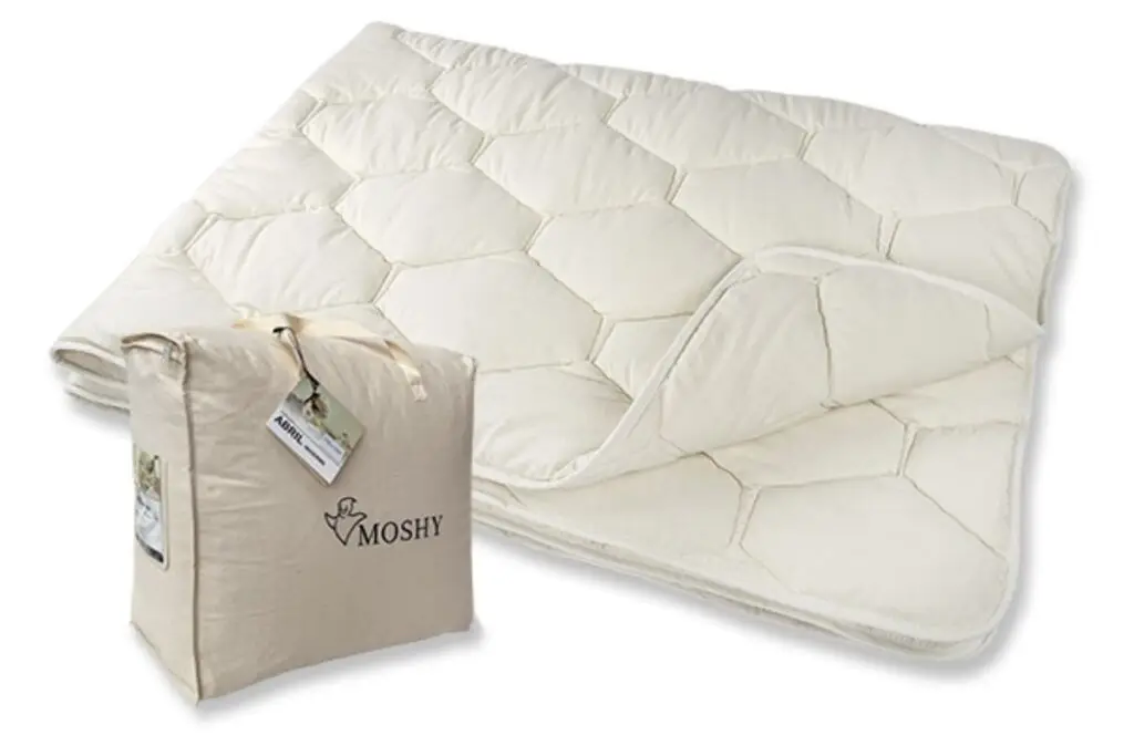 Edredón nórdico con relleno de 100 % algodon cardado y tejido algodón ecológico sin tintar. Muy transpirable y recomendado para los meses más calurosos.