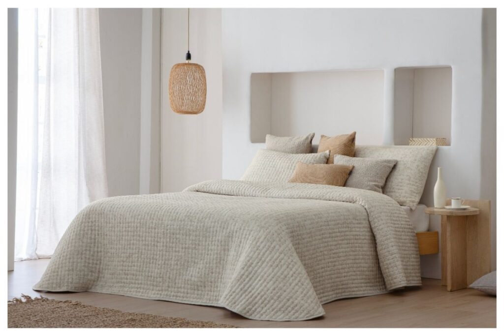 colcha bouti reversible con motivos florales y reves en liso